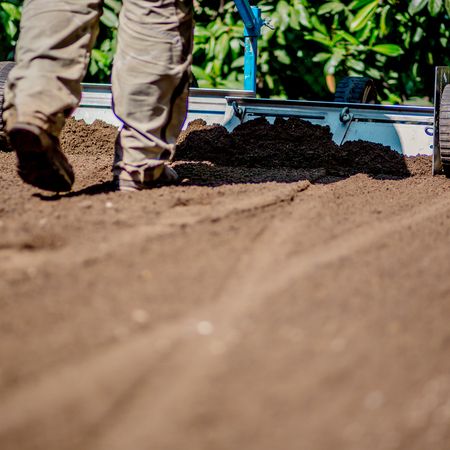 Rasenverlegung mit Bodenvorbereitung