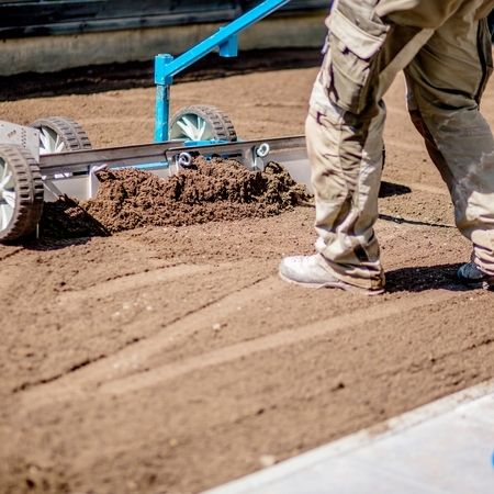 Rasenverlegung mit Bodenvorbereitung